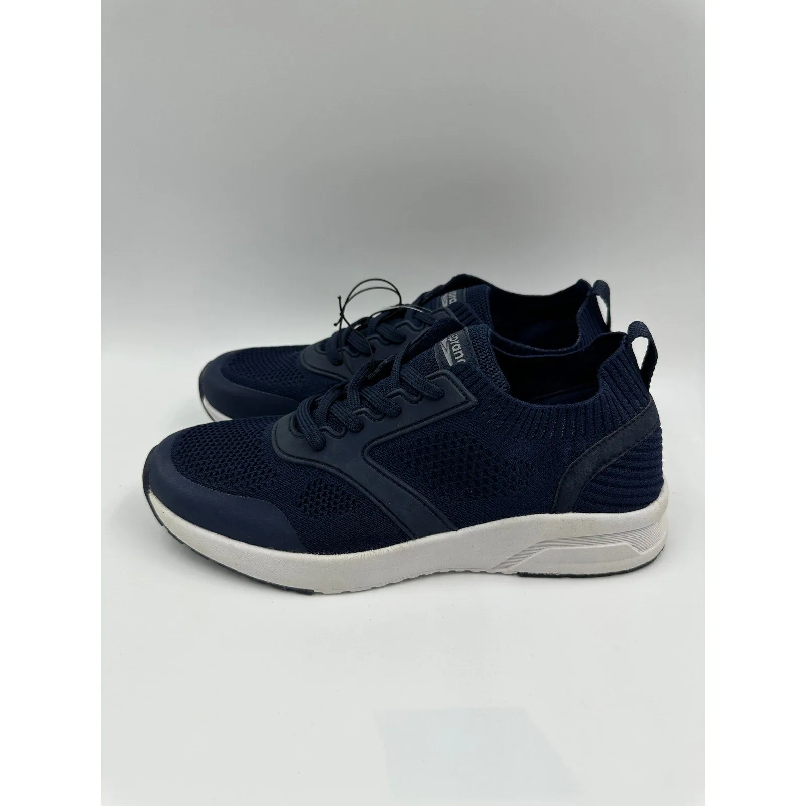 Men's Size 9, Navy and White Low Top Knit Sneakers for a Night out