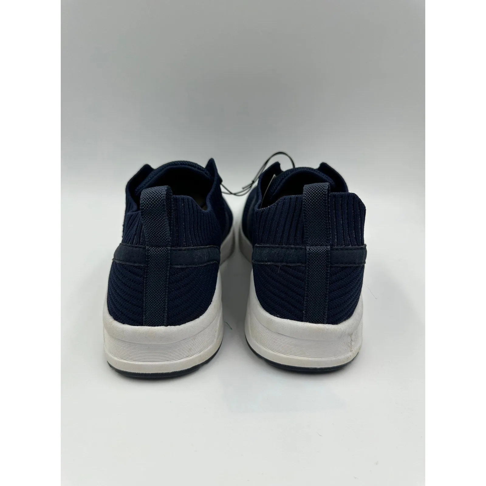 Men's Size 9, Navy and White Low Top Knit Sneakers for a Night out